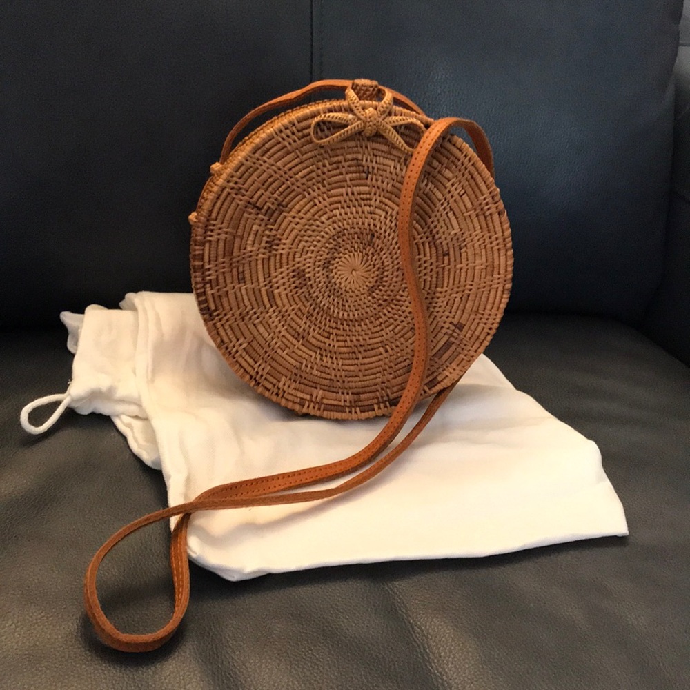 Small Nusa Disc wicker circle bag